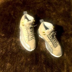 Men’s/women’s  air Jordan retro 12 shoes…size 8.